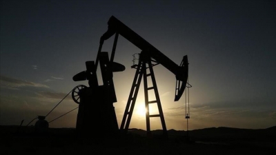 Les cours du pétrole en baisse avec la désescalade des tensions au Moyen-Orient et le recul du dollar américain