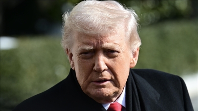 Trump qualifie la fusillade contre Alex Pretti de « terrible » mais le critique pour le port d’une arme