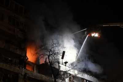 Ukraine : des frappes aériennes russes visent des infrastructures énergétiques et font un mort à Kiev